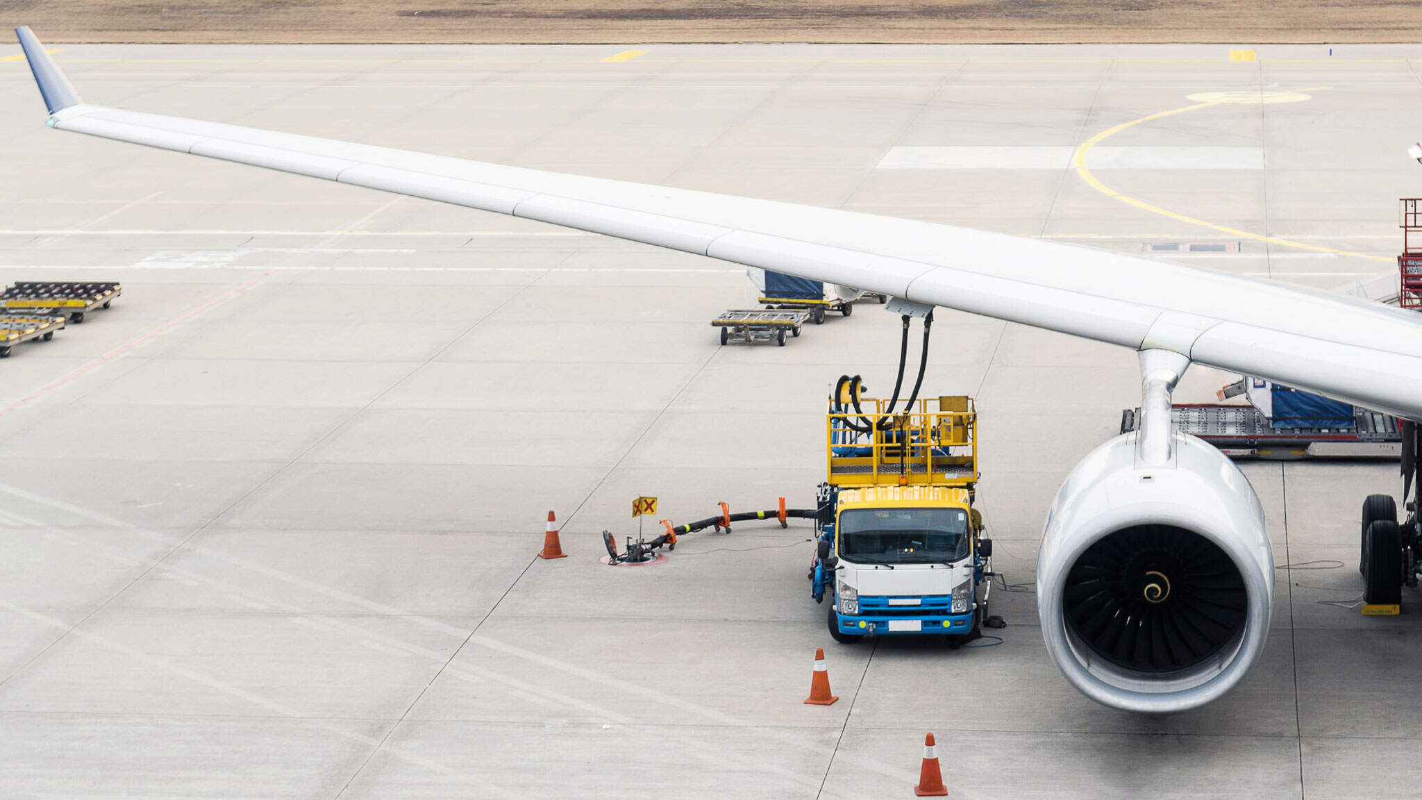 Syntetiske brændstoffer fremstillet ved hjælp af Fischer-Tropsch-processen er i øjeblikket den eneste måde, hvorpå luftfartsindustrien kan reducere CO₂-emissionerne fra langdistanceflyvninger til næsten nul.