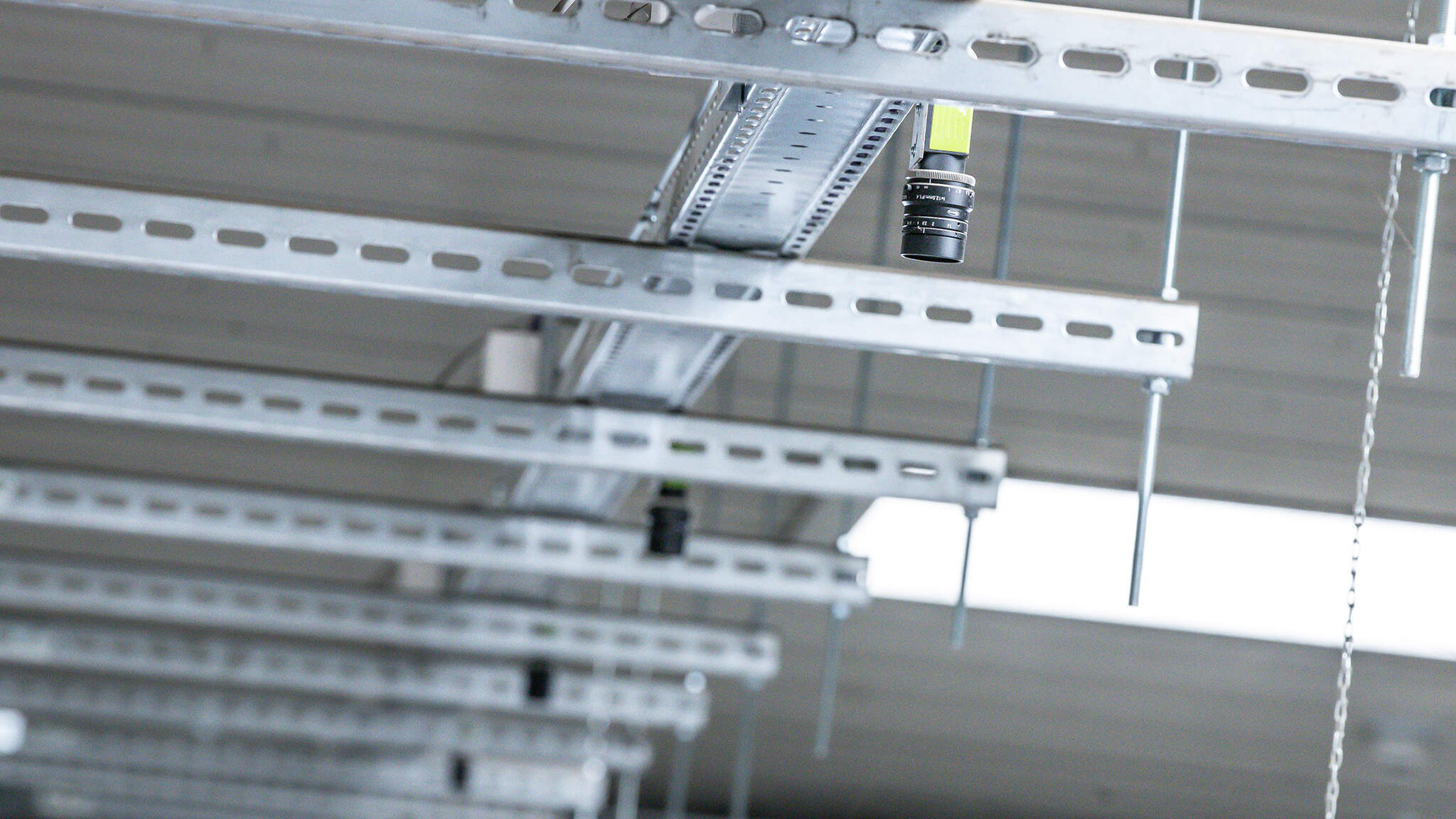 471 optiske scanningsenheder er blevet installeret i loftet på DACHSERs terminal i Hvidovre.